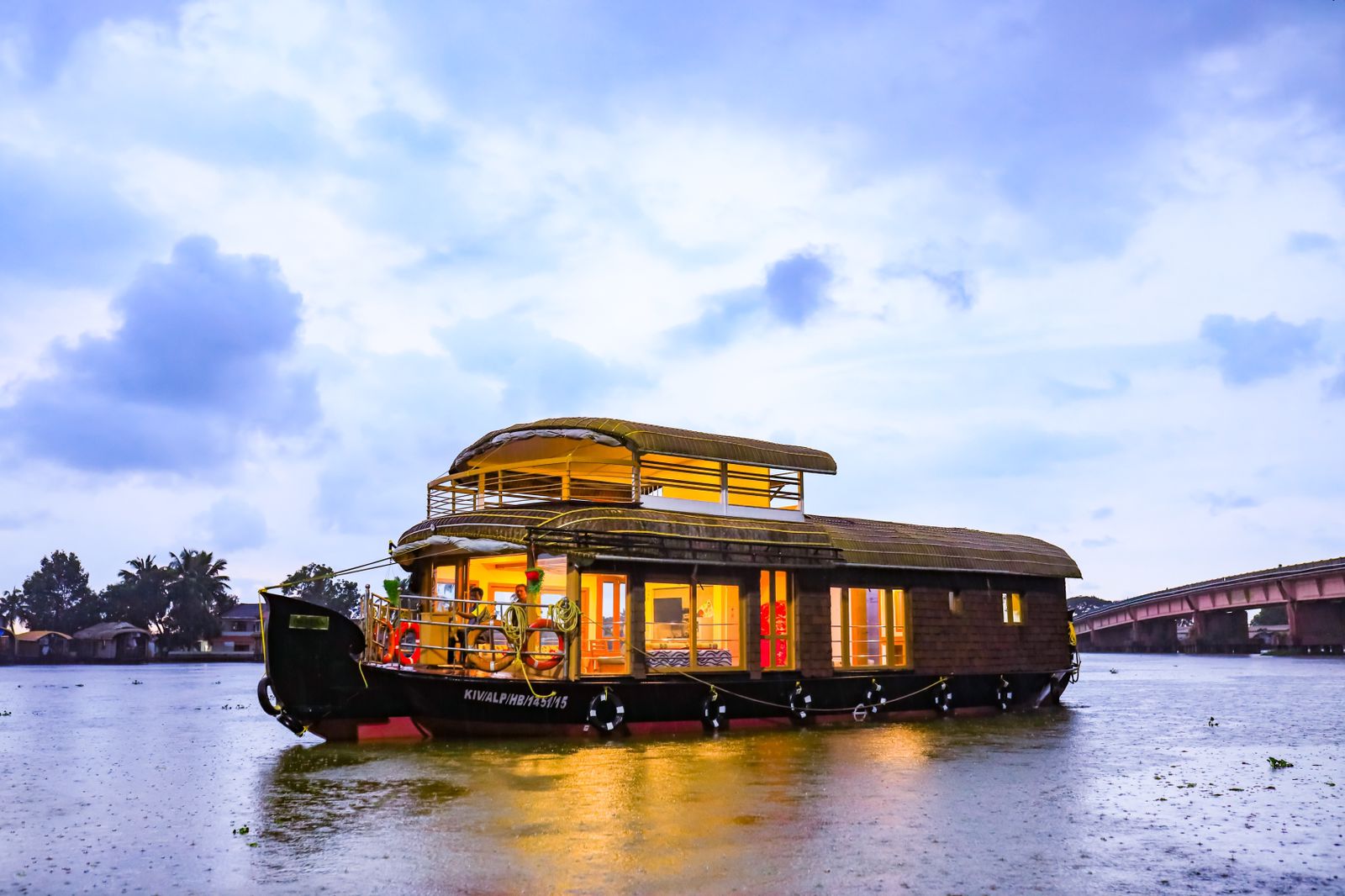 LUXURY HOUSEBOAT IN ALLEPPEY