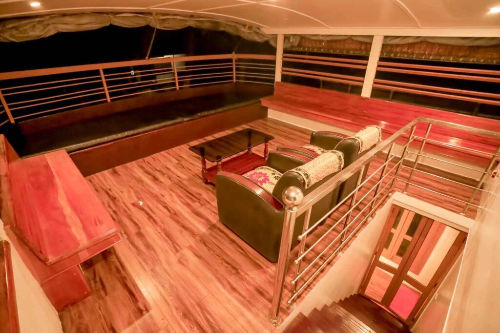 LUXURY HOUSEBOAT IN ALLEPPEY